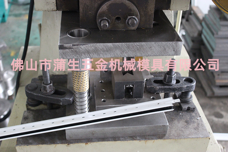 冷彎成型設備在使用前的調試方法